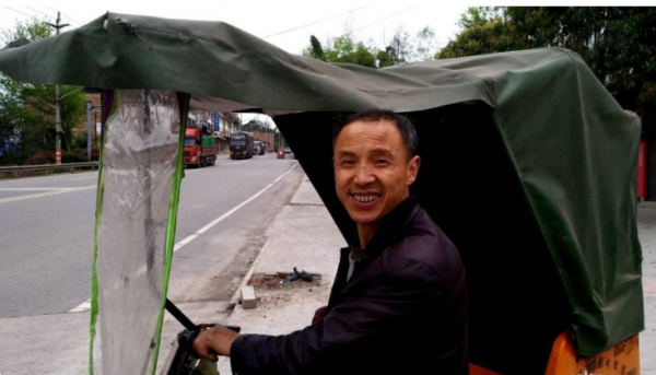 當兵3年，退役後幹28年裝卸工，2019年憑啥能參加國防記者會？