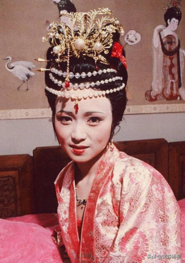 她太美，氣質勝過陳曉旭，容貌堪比張蕾，這些照片是最好的證明