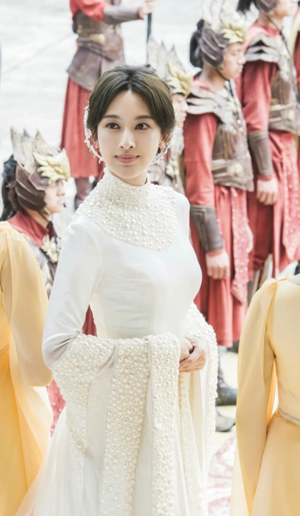 古裝戲沒救了?這些女明星的古裝造型一個比一個奇葩… 古裝戲沒救了?這些女明星的古裝造型一個比一個奇葩…