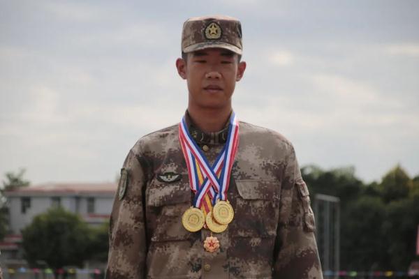 了不起！這個下士一年內兩次榮立個人三等功