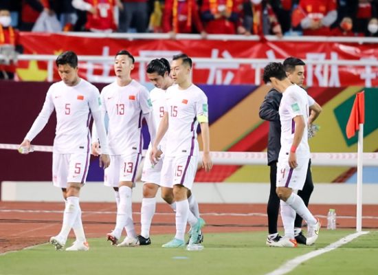 中國足壇曝驚人黑幕！進國足明碼標價：想踢幾場就打多少錢