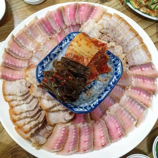 在韓國,洪魚膾是怎麼做到比鯡魚罐頭還臭的? 在韓國,洪魚膾是怎麼做到比鯡魚罐頭還臭的?