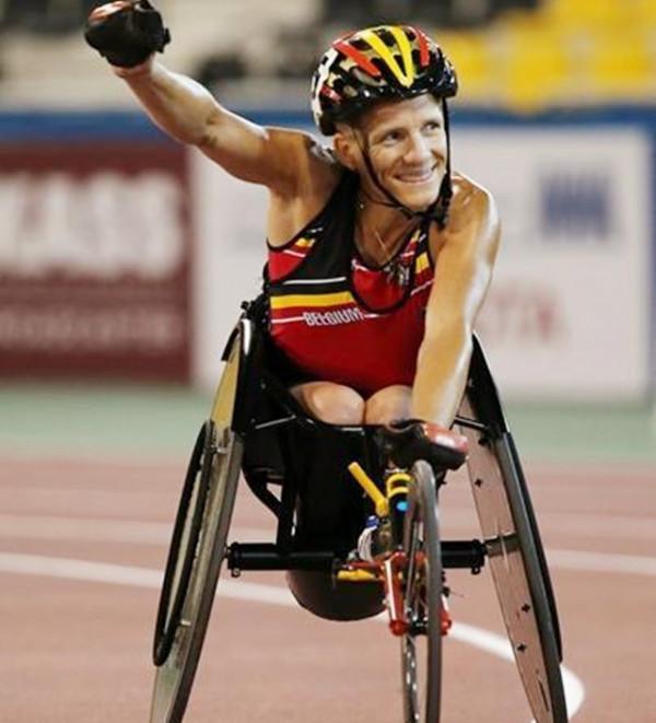 拿到世界冠軍之後，她不願忍受絕症的折磨，在40歲選擇安樂死