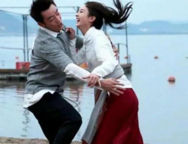 趙麗穎參加過一期跑男,大家都很照顧穎寶,唯有鄭愷撕我們穎寶 趙麗穎參加過一期跑男,大家都很照顧穎寶,唯有鄭愷撕我們穎寶