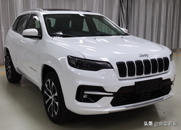 奮力一搏!吉普新款自由光悄然現身目錄,細節稍改效果顯著 奮力一搏!吉普新款自由光悄然現身目錄,細節稍改效果顯著