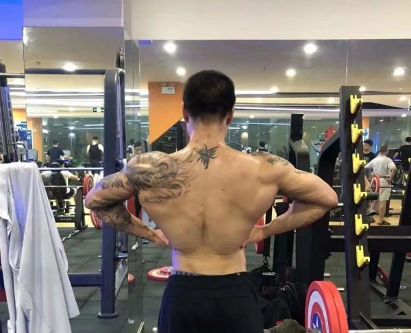 健身榜樣|胃癌帶給他20cm傷疤靠健美重塑鋼鐵之軀,鐵血戰士王寅 健身榜樣|胃癌帶給他20cm傷疤靠健美重塑鋼鐵之軀,鐵血戰士王寅