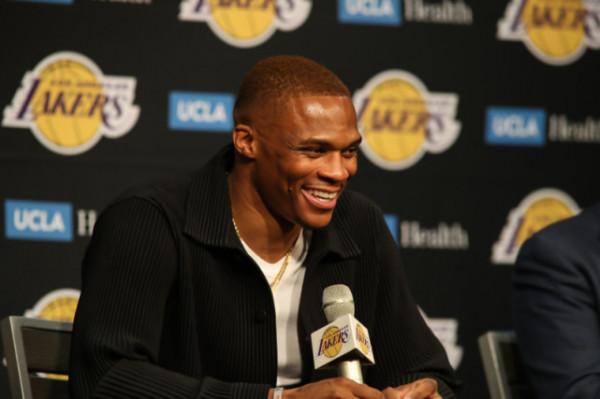 湖人還要冒險？韋少加盟湖人改變打法，戴維斯卻成為了犧牲品