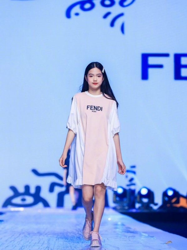 長相浪費基因？這些星二代，明明跟父母共用一張臉