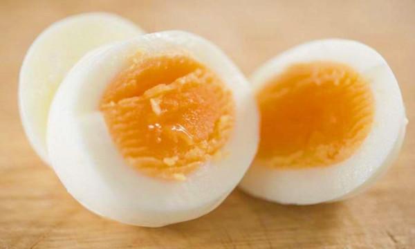 煮水煮蛋，教你一招不用鍋不用電，效果真厲害，天天吃新鮮的蛋