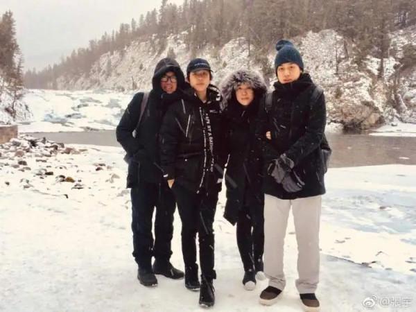 歌手張宇滿頭白髮如雪引熱議，你的臉有幾分憔悴