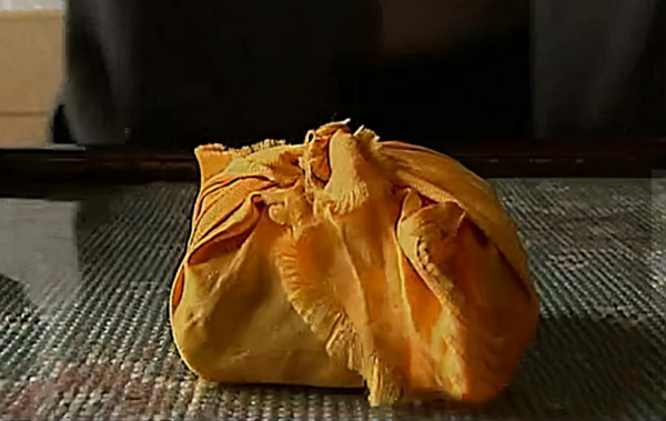 1971年，退伍軍人救下老人，獲贈一個珠寶球，38年後發現價值2億