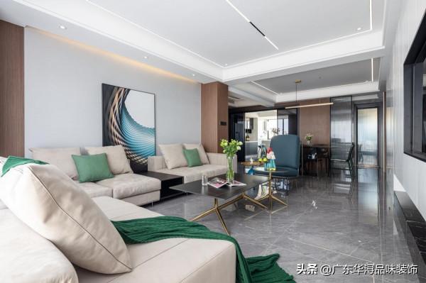 這對夫妻真會裝修，無主燈吊頂設計不僅通透明亮，還很有現代感