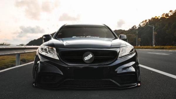 明明長著一張賓士C63的前臉,還說自己是一輛本田? 明明長著一張賓士C63的前臉,還說自己是一輛本田?