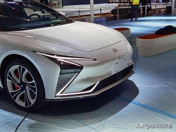 探館｜3.9秒加速破百，軸距3.1米，智己L7亮相海口車展