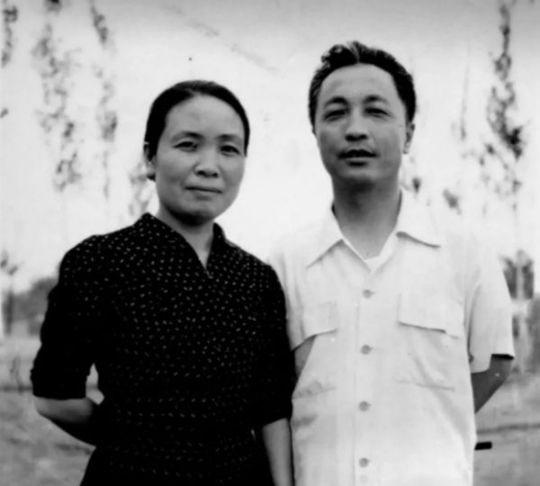 結婚50年丈夫變心,“小魯迅”陳布文絕食自殺,1年後丈夫娶新歡 結婚50年丈夫變心,“小魯迅”陳布文絕食自殺,1年後丈夫娶新歡