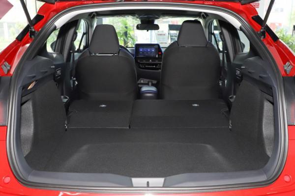 售價15.18萬,帥氣又時髦,配置豐富,實拍豐田C-HR 售價15.18萬,帥氣又時髦,配置豐富,實拍豐田C-HR