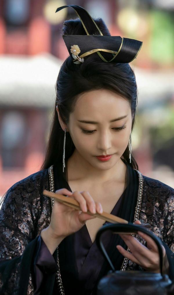 被渣男拉下水，好友取關微博，雖然招黑，卻一直努力著，李純加油