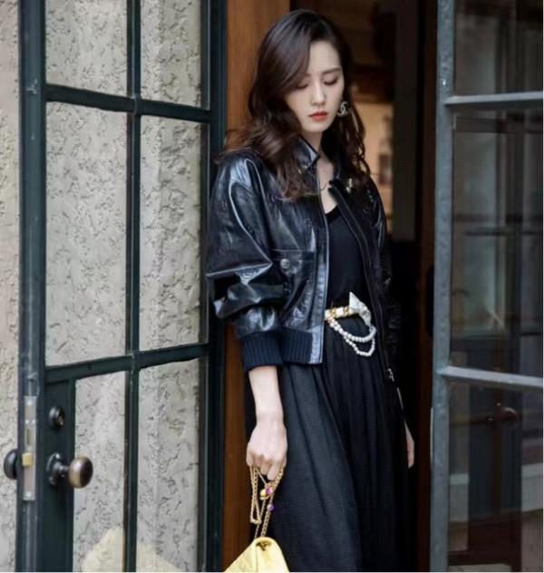 劉詩詩走起酷颯風,一改往日的溫柔淑女風,瞬間驚豔眾人的眼球 劉詩詩走起酷颯風,一改往日的溫柔淑女風,瞬間驚豔眾人的眼球