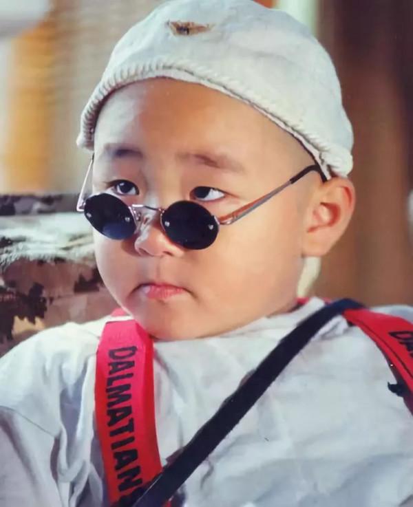 郝劭文：3歲出道10歲片酬千萬，身家卻被父母敗光，只能打工還債