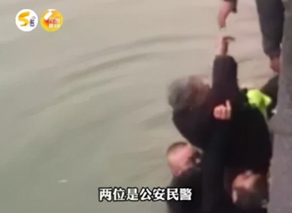 拘留15日!黑龍江一女公務員狂扇母親耳光索要存款【三分鐘法治新聞全知道】 拘留15日!黑龍江一女公務員狂扇母親耳光索要存款【三分鐘法治新聞全知道】