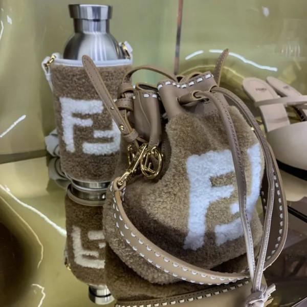 初雪,穿得像徐璐這麼可愛會得到愛情麼? 初雪,穿得像徐璐這麼可愛會得到愛情麼?