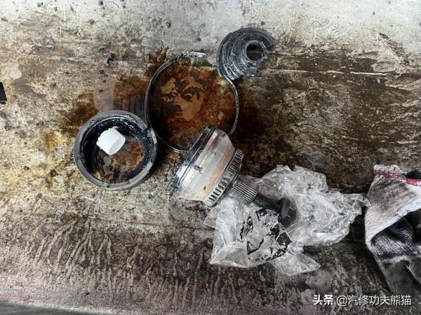 經濟下行購買新車計劃暫緩，翻新復古老爺車圓屁股奧迪老A6照樣香