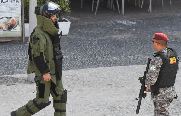 奇葩！英國男子直腸內意外卡進去一枚炮彈，自己解釋稱“摔倒了”