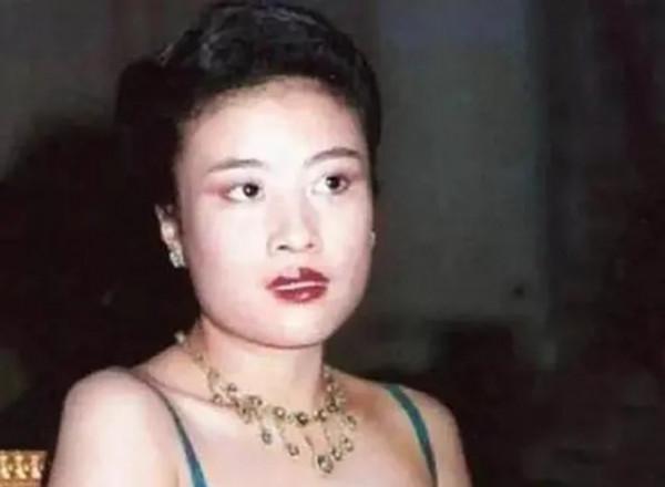 1988年戴安娜訪問泰國,泰王嫌棄肥胖妻子不讓入鏡,頌妃記恨至今 1988年戴安娜訪問泰國,泰王嫌棄肥胖妻子不讓入鏡,頌妃記恨至今