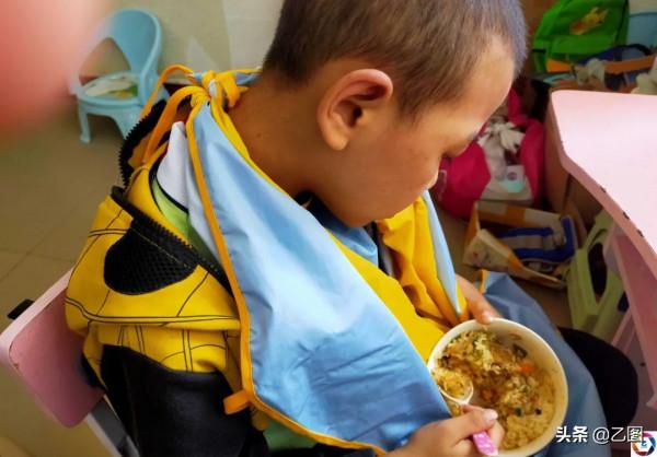 長子一歲確診腦癱,父母想再生一個有個依靠,誰知二寶患相同的病 長子一歲確診腦癱,父母想再生一個有個依靠,誰知二寶患相同的病