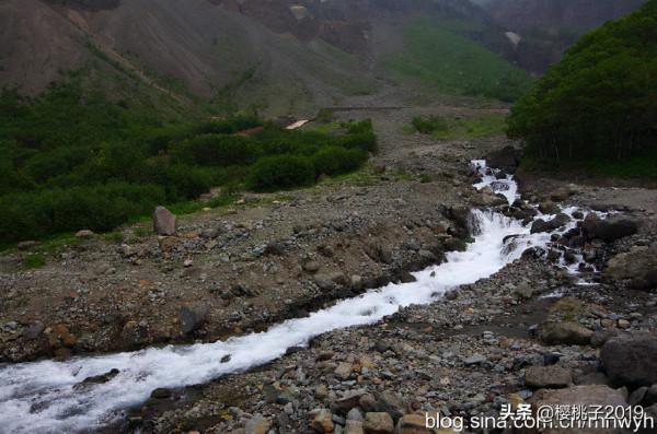 為什麼長白山瀑布遊客不能近身觀賞(圖) 為什麼長白山瀑布遊客不能近身觀賞(圖)