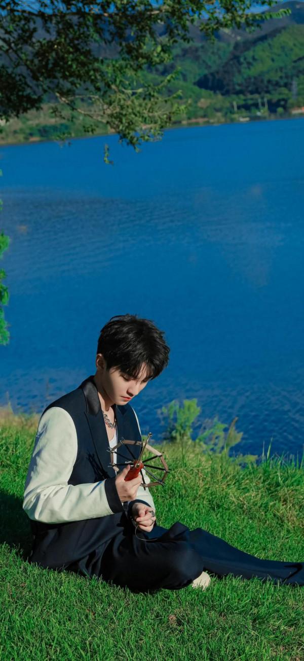 明星桌布｜王俊凱