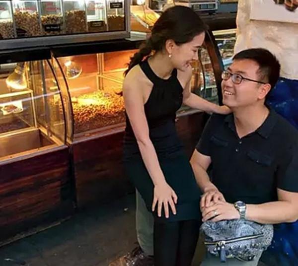 她在汶川地震中喪女失腿,6年後再嫁華裔學霸,今兒女雙全很幸福 她在汶川地震中喪女失腿,6年後再嫁華裔學霸,今兒女雙全很幸福