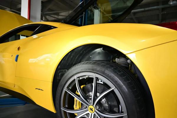 兩百萬買什麼?鎮店用的法拉利458,10年1萬公里,爆香! 兩百萬買什麼?鎮店用的法拉利458,10年1萬公里,爆香!