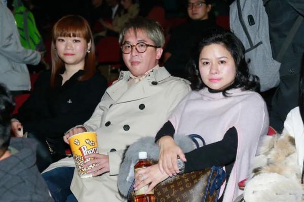 54歲的鄧兆尊:8億身家不婚不育,對3個相貌普通的女友一視同仁 54歲的鄧兆尊:8億身家不婚不育,對3個相貌普通的女友一視同仁