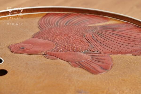 用一件精雕細刻的茶臺，來感受茶香氤氳