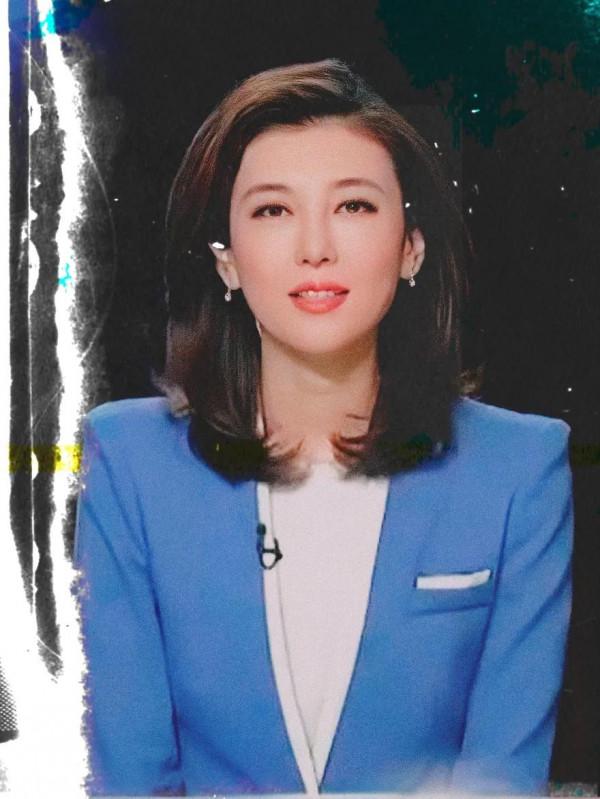 央視中文國際頻道《海峽兩岸》主持人李紅