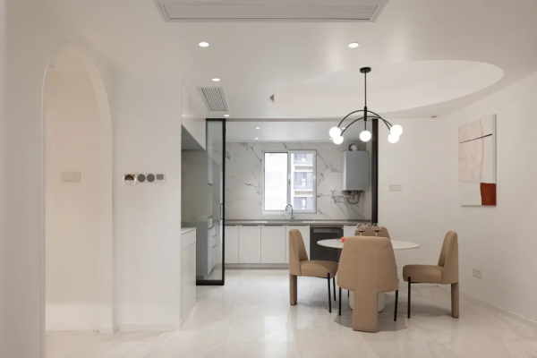 120㎡三居室，圓形孔洞、拱門造型、無主燈，這個家處處是亮點