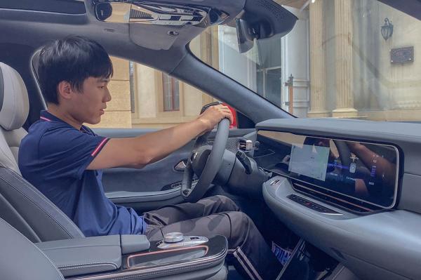 真實試駕極狐阿爾法S：底盤超穩，智慧輔助駕駛系統有點意思！