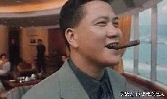 別看不起港星走穴了！代言費50萬，露個臉35萬，前呼後擁排場大