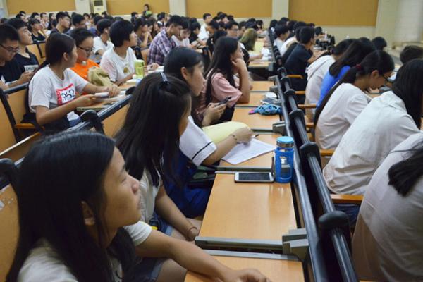 為啥廣東省考生,大多願意留在省內上大學?過來人說出原因所在 為啥廣東省考生,大多願意留在省內上大學?過來人說出原因所在