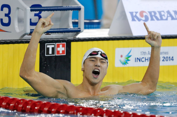 中國游泳隊超級逆轉！日本隊領先整場，最後15米被中國隊絕殺奪金