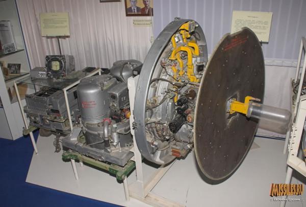 被電子工業狂拖後腿，蘇27戰鬥機雷達是F15的5倍重，效能卻還不如