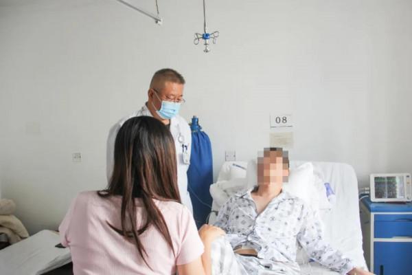 男子腹痛難耐危及生命，竟是膽結石惹的禍，你還覺得這是小病嗎？