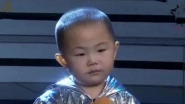 3歲走紅5歲登上春晚！被父母當成搖錢樹壓榨，張峻豪如今怎麼樣了