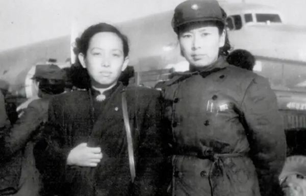 開國大典中,攙扶著宋慶齡的人是誰?18歲嫁給葉劍英,官至正國級 開國大典中,攙扶著宋慶齡的人是誰?18歲嫁給葉劍英,官至正國級