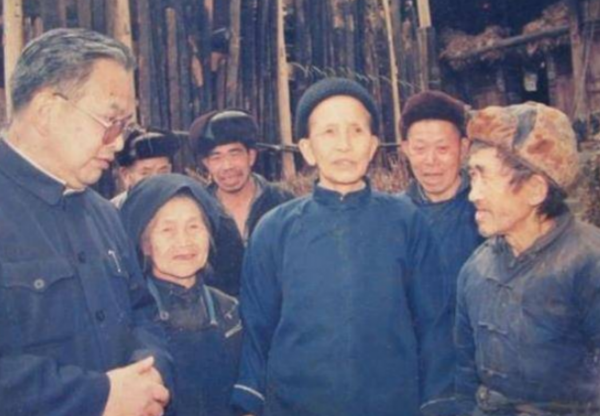 女土匪頭子被逮捕,毛主席將她無罪釋放,她在7年後當選政協委員 女土匪頭子被逮捕,毛主席將她無罪釋放,她在7年後當選政協委員