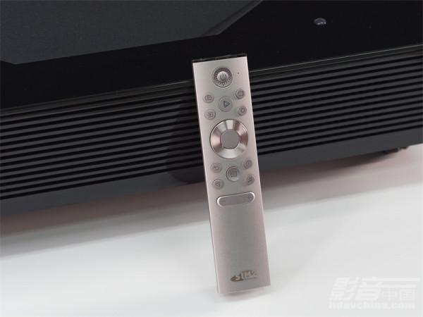 「測評」DOMINO by SIM2 DTV S鐳射電視：實現色彩與亮度的躍升，並強化遊戲效能