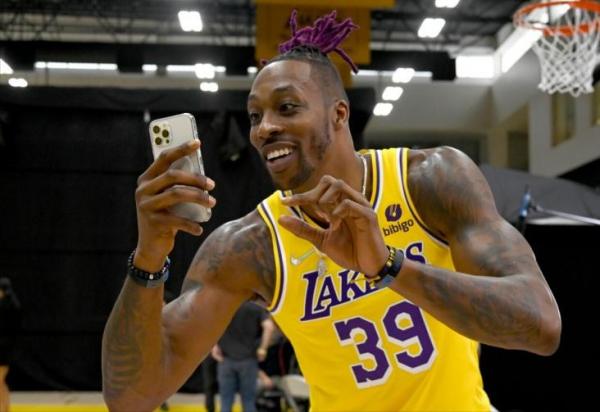 3訊息！2.4億合同誕生！湖人簽約賺大了，籃網拒絕1換3交易歐文