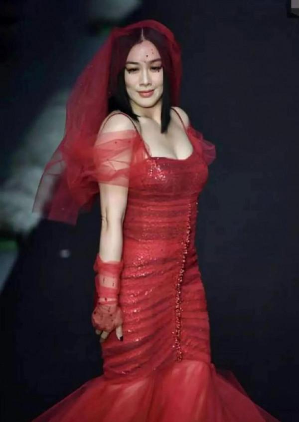 風韻猶存的鐘麗緹 風韻猶存的鐘麗緹