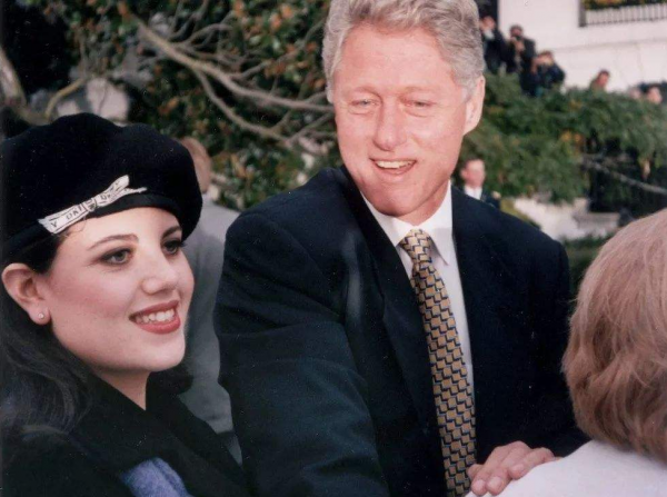 萊溫斯基：年輕時情迷克林頓，她以為的愛情，不過是對方的調味品